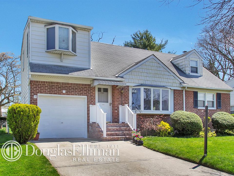 1st image of 689 Thrush Ave