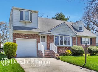 689 Thrush Ave, West Hempstead, NY 11552