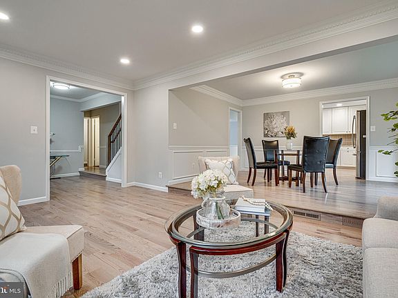 5th image of 1701 Abbey Oak Dr