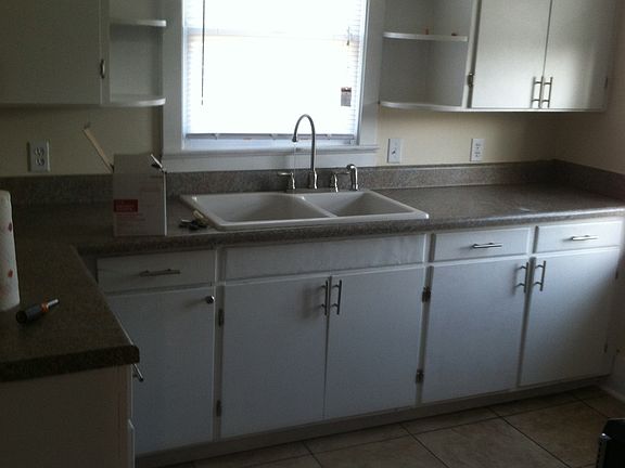5th image of 3920 Roanoke St #B