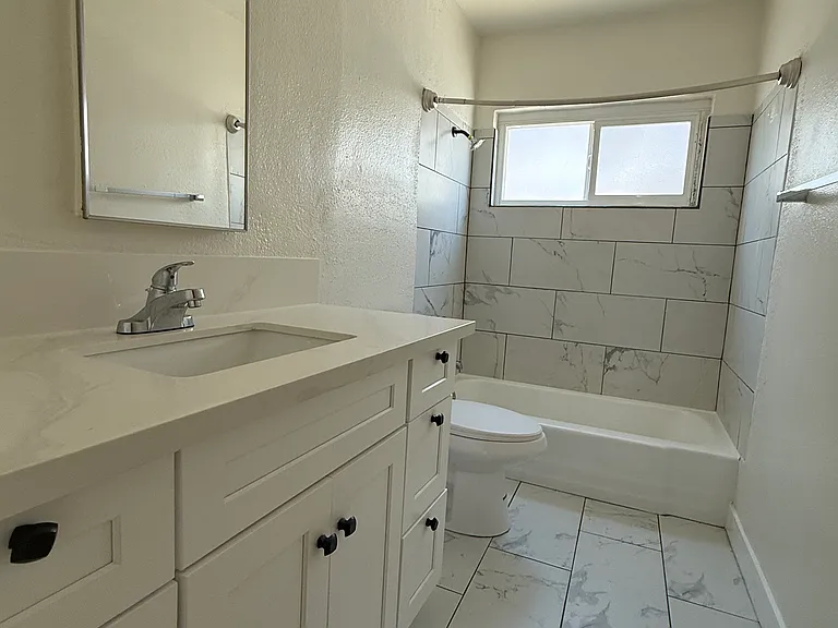 5333 Riverton Ave — Photo 5