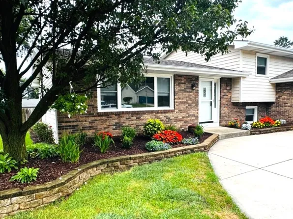 954 Chippewa Dr, Crown Point, IN 46307