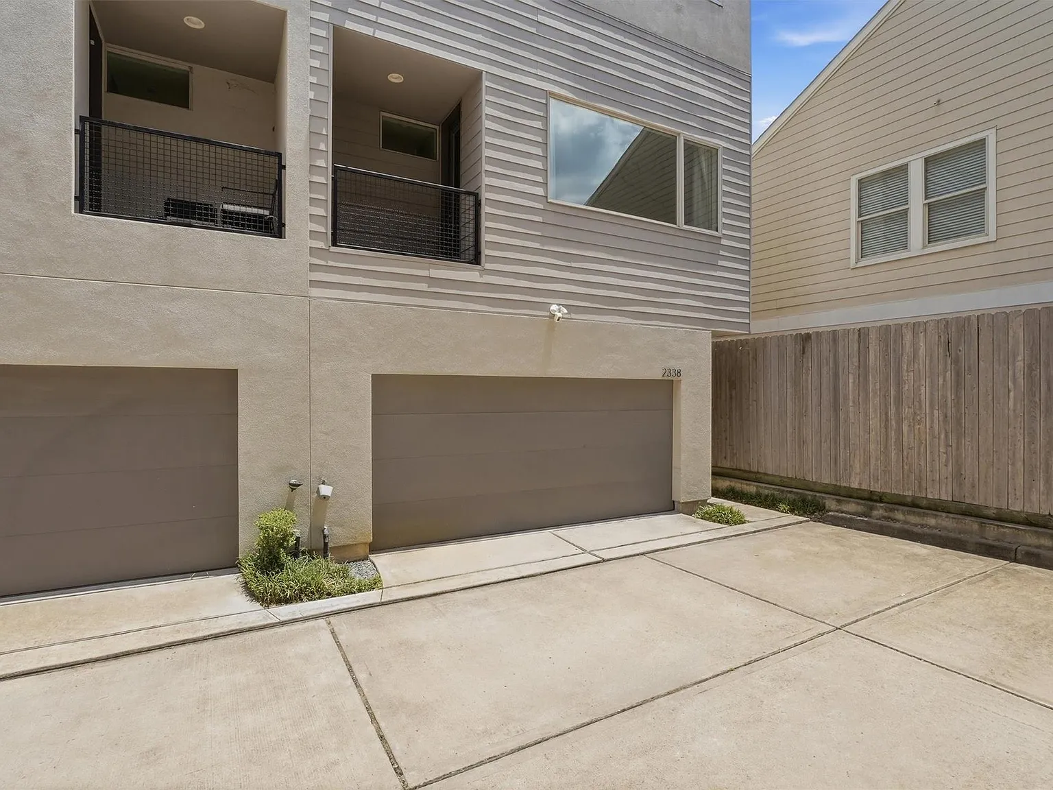 3 bed, 3.5 bath, 2074 sqft, $3,100 — Photo 3