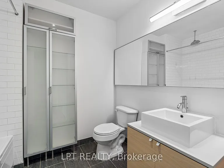 60 Bathurst St #507 — Photo 7