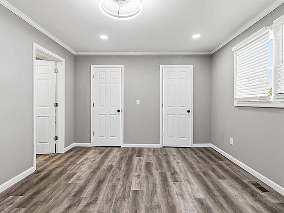 5th image of 809 E Ferguson St