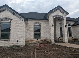 805 N Navajo Trl, Mc Gregor, TX 76657