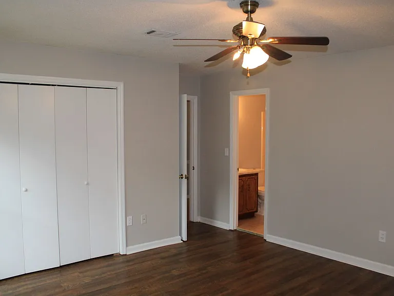 3726 Crest Dr — Photo 16