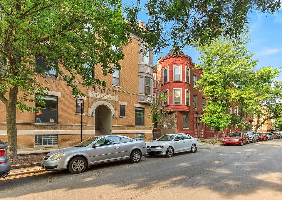 1st image of 846 W Cornelia Ave #15