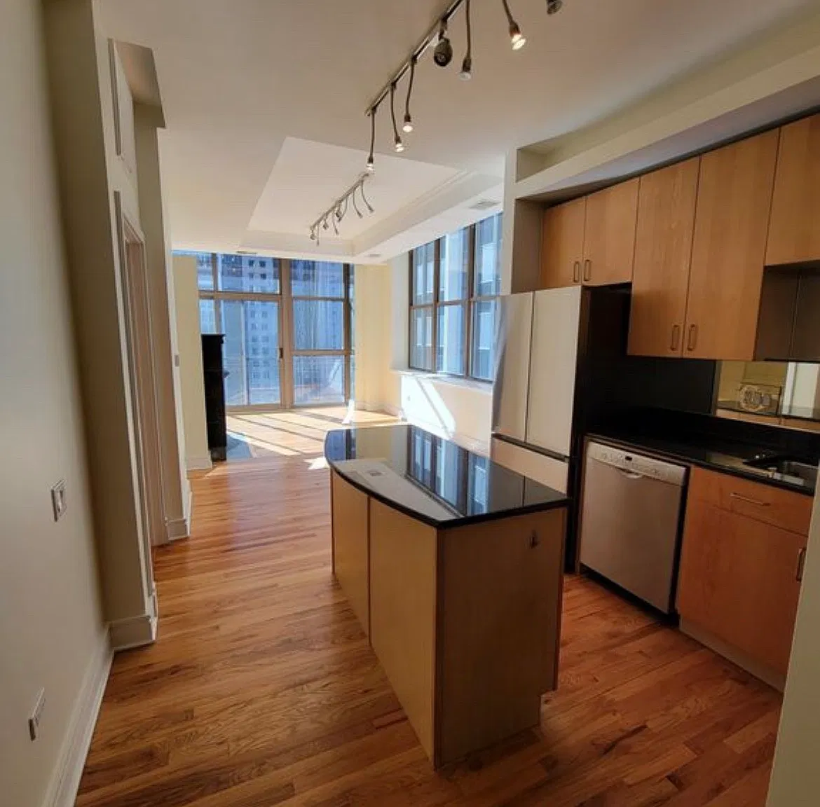 212 W Washington St — Photo 3