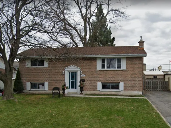 787 Downing St #2, Kingston, ON K7M 5N3