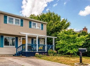 11 Harmony Ct, Warwick, RI 02889