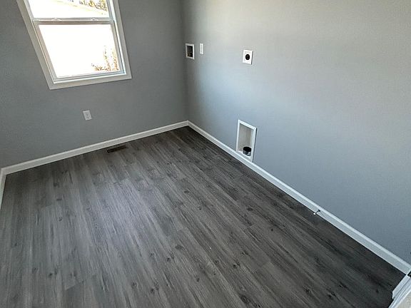 5th image of 135 Glenn St