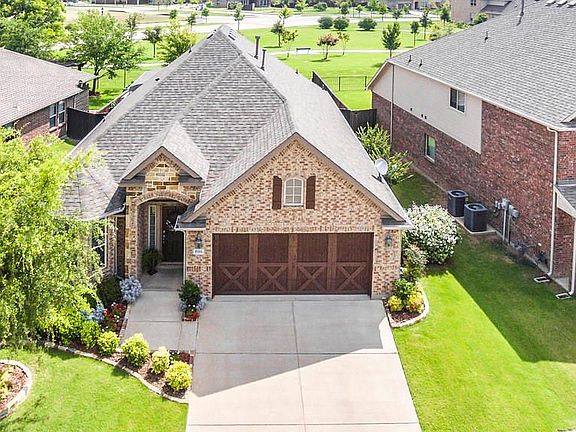 3rd image of 806 Miramar Dr