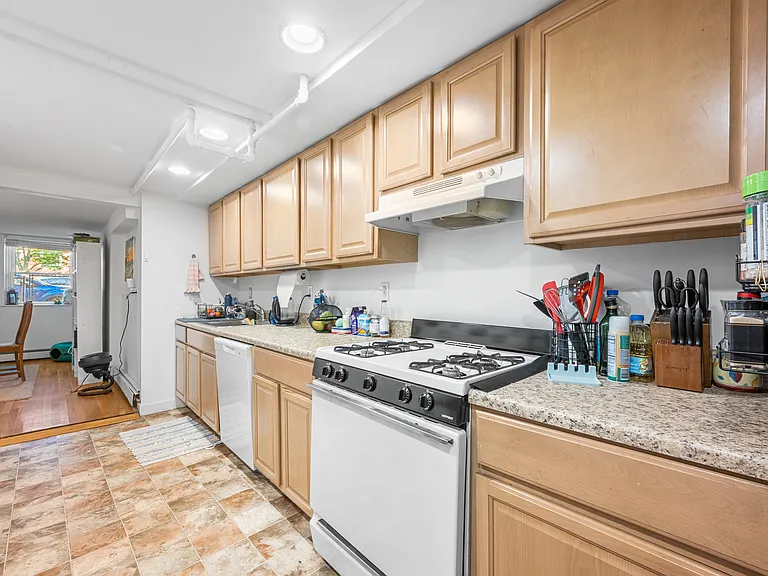 20 Nash St #3 — Photo 4