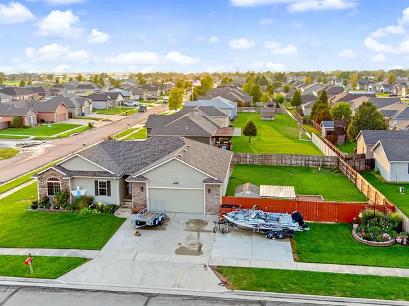 2872 Melanie Ln, Salina, KS 67401