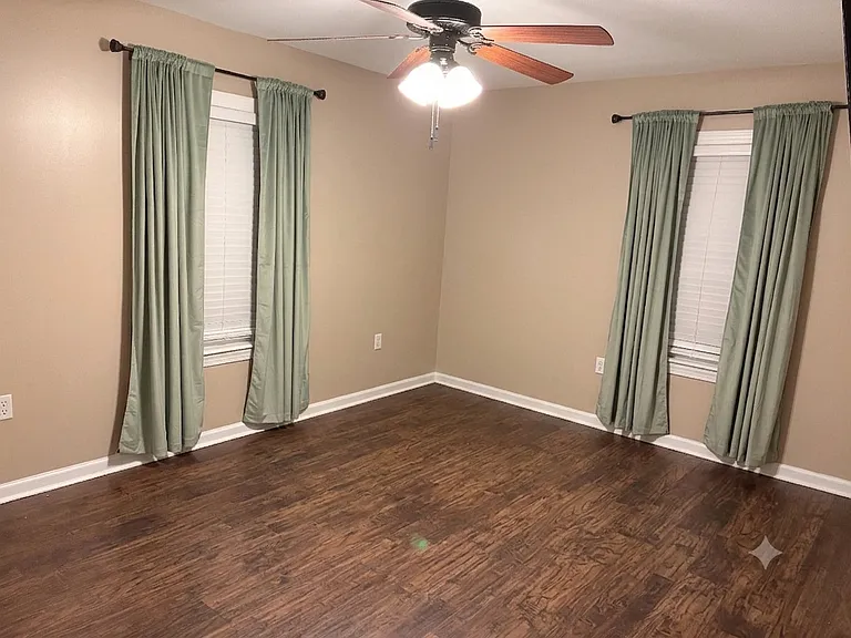 686 Center Hill Ave NW — Photo 2