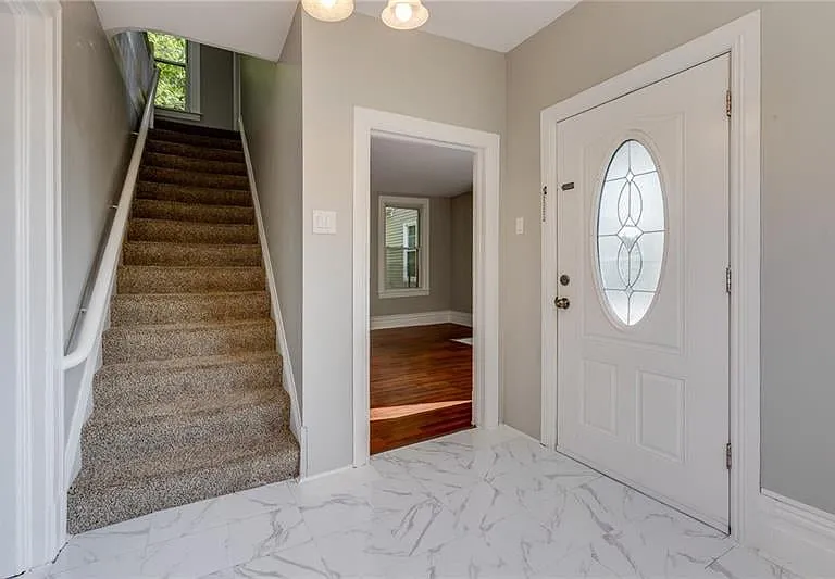 211 W Burgess St — Photo 19