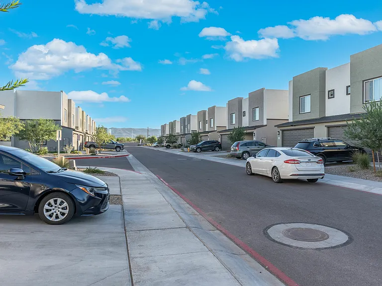 Raymond Place Townhomes — Photo 4