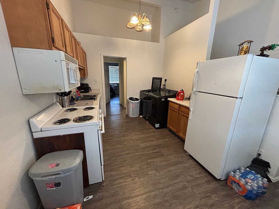 1st image of 1711 Oakshire Ln Unit B