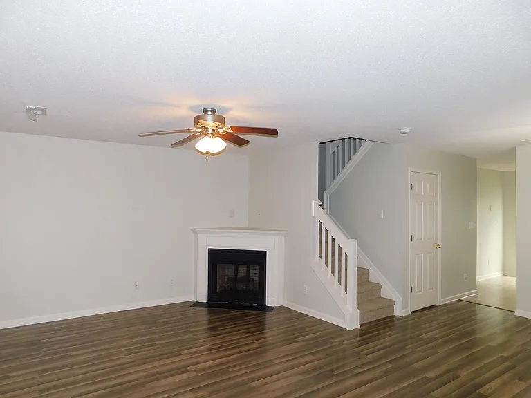 1147 Oak Blossom Way #1147 — Photo 2