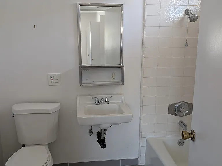 6006 York Blvd #4 — Photo 5