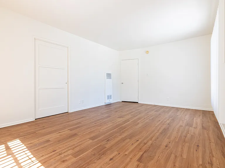 Gayley Manor Apartments — Photo 99