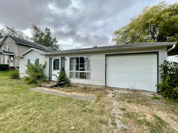 214 S 4th Ave, Chenoa, IL 61726