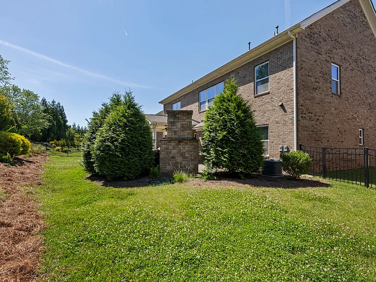 167 Alexandria Dr — Photo 44