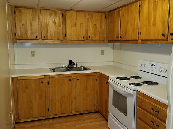 2nd image of 29 Glen St #1