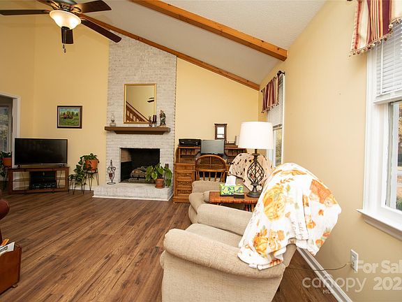 5th image of 3415 Olde Oak Ln