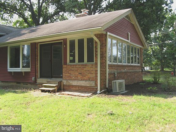 3rd image of 1109 Westbriar Ct NE