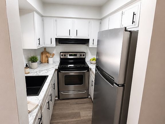 3rd image of 8868 Wyoming St #203
