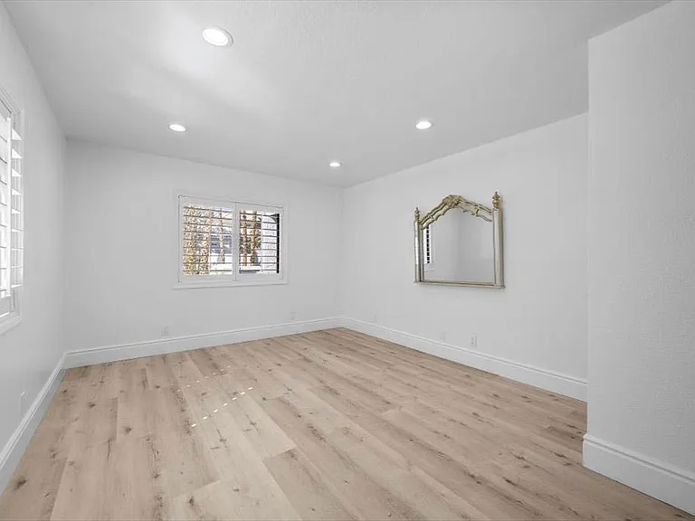 1695 Montessouri St — Photo 29