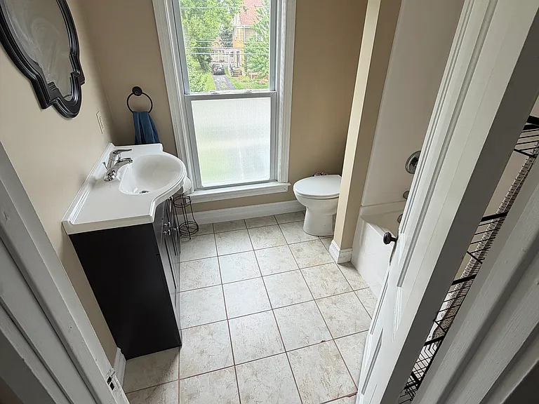 140 Summit St #2 — Photo 5