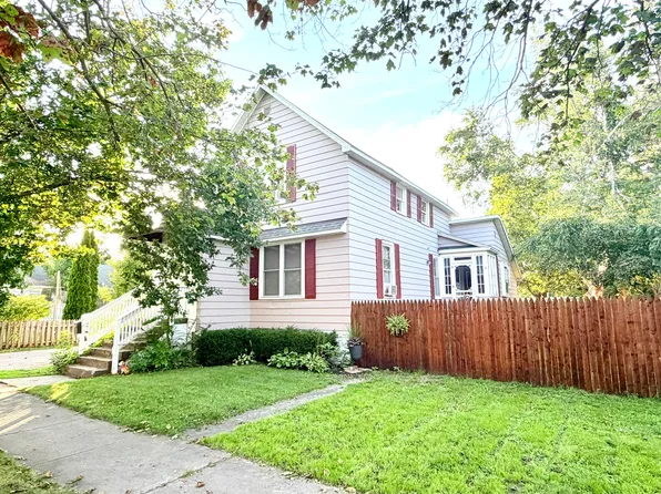 709 S 4th Ave, Alpena, MI 49707