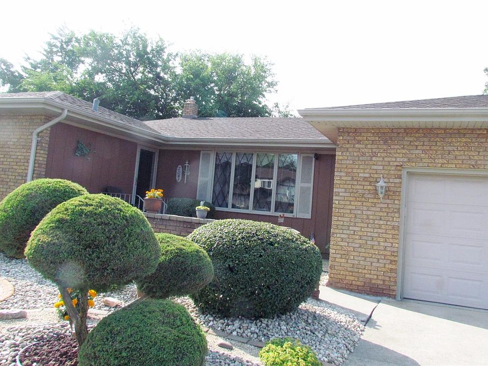 1st image of 3041 Lakeside Dr