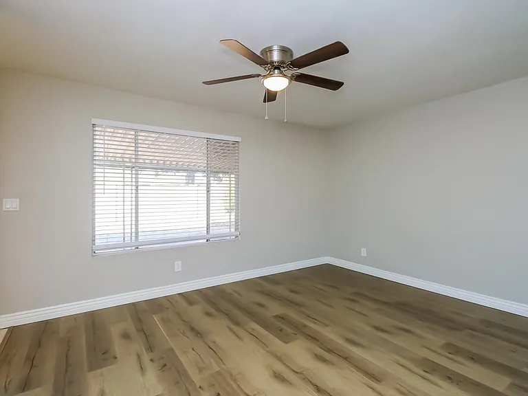 3060 E Emelita Ave — Photo 13