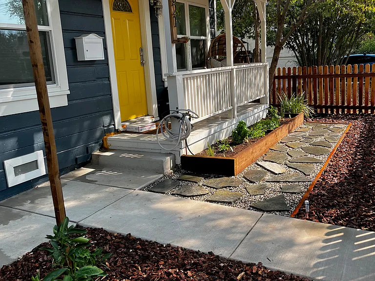 2321 32nd St — Photo 3