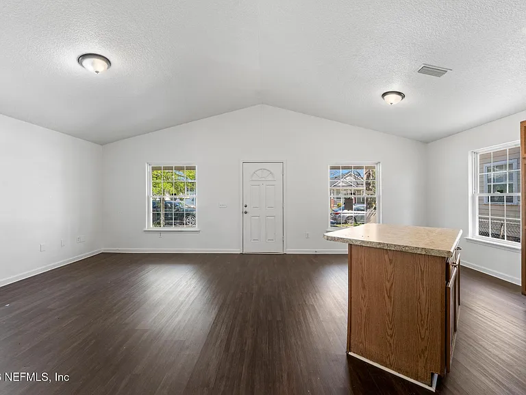 1470 Windle St — Photo 8