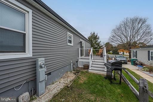 4th image of 401 Maplehurst Ct