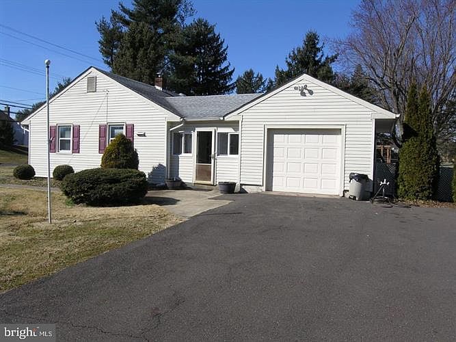 2nd image of 208 Saint Leonards Rd