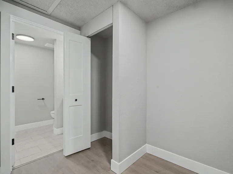 322 S Birch St — Photo 17