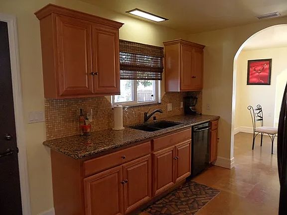 5th image of 924 Santa Margarita Dr