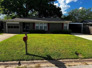 1004 Marengo St, Cleburne, TX 76033