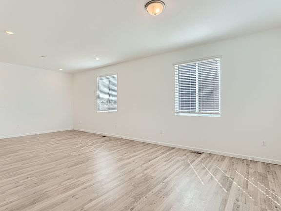 2nd image of 2867 Pershing St