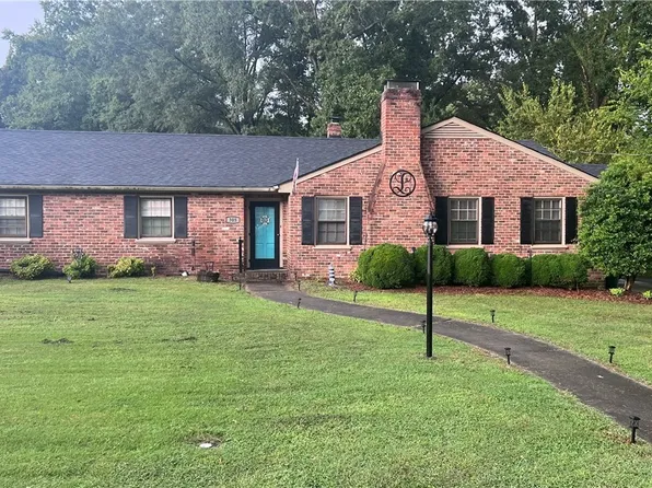 305 Sherwood Dr, Hopewell, VA 23860