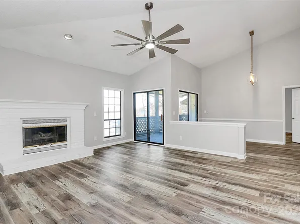 5810 Harris Grove Ln, Charlotte, NC 28212