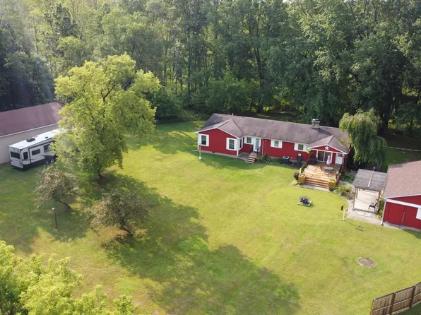 2750 W Fleck Rd, Six Lakes, MI 48886