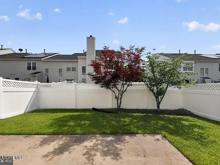 117 Buckingham Way — Photo 1