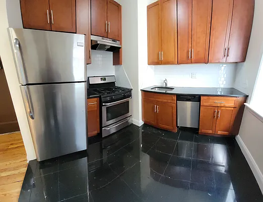 Rented by Metro Park Realty Inc | media 33